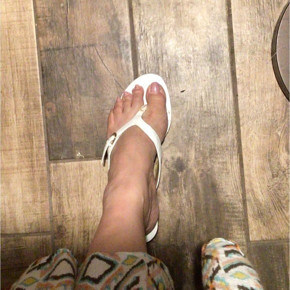 ❤️❤️❤️White sandals with low heel. Need be bundle - Picture 8 of 9